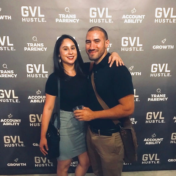 Meet your Posher, Sam - Picture 2 of 5